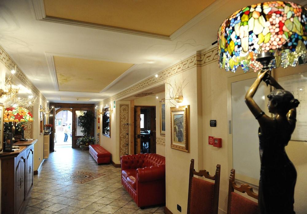 ليفينو Hotel Alpina المظهر الخارجي الصورة
